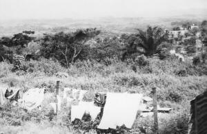 055-namb-estendal-roupa.jpg (280092 bytes)