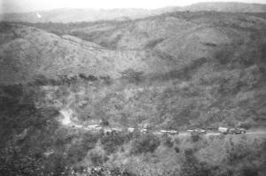 101-coluna-acaminho-do-zala.jpg (447364 bytes)