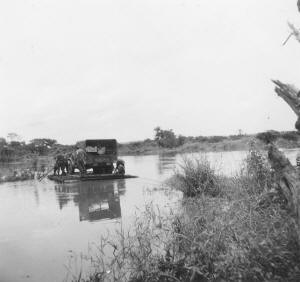 123-malange-marimba.jpg (58112 bytes)